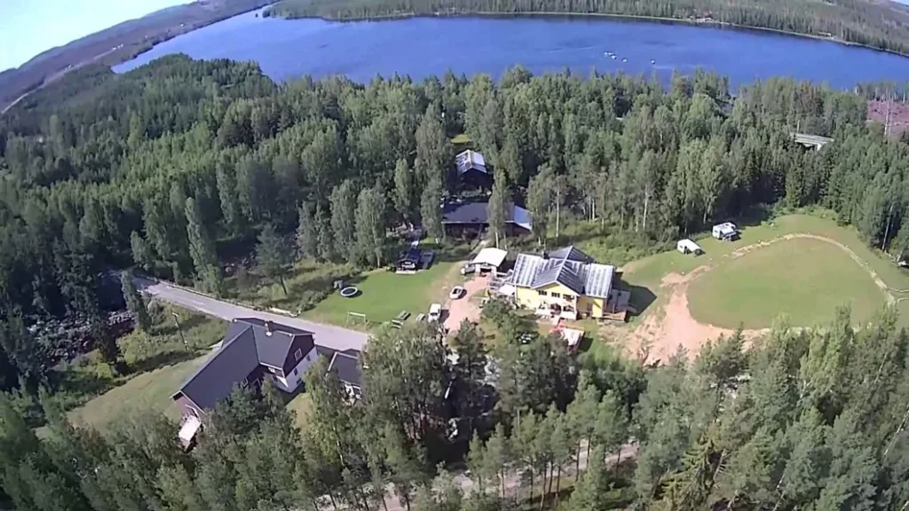 Camp Ängra van bovenaf